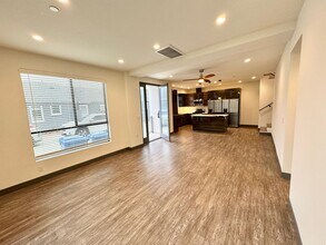 8385 Dunbarton Ave in Los Angeles, CA - Foto de edificio - Building Photo