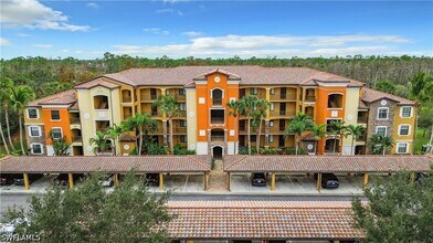 9715 Acqua Ct in Naples, FL - Foto de edificio - Building Photo