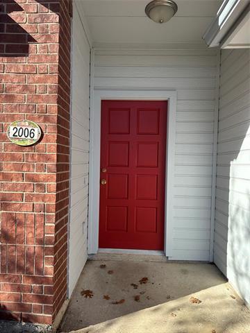 property at 2006 Oakglen Dr