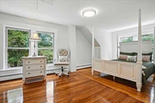 84 E Main St in Hopkinton, MA - Building Photo - Building Photo