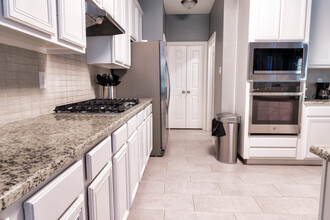 9805 Cliffside Dr in Irving, TX - Building Photo - Building Photo