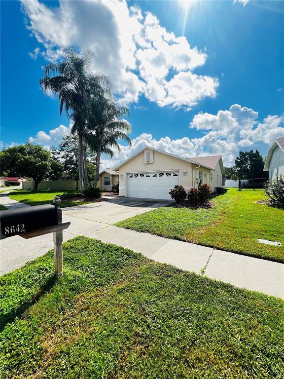 8642 Cypress Lakes Blvd in New Port Richey, FL - Building Photo - Building Photo