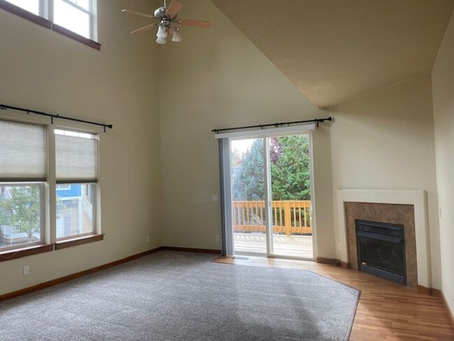 253 SW 105th Terrace in Portland, OR - Building Photo - Building Photo