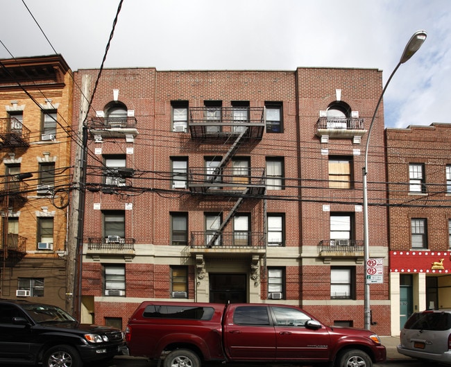 38-32 29th St in Long Island City, NY - Building Photo - Building Photo