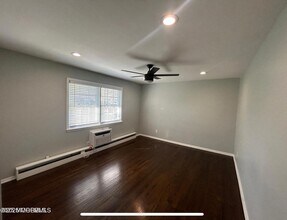 364 Westwood Ave, Unit 16 in Long Branch, NJ - Foto de edificio - Building Photo
