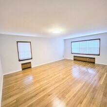 109 Rockwell St, Unit 2 in Harrison, NY - Foto de edificio - Building Photo