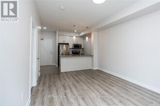 35-135 Southshore Cres in Hamilton, ON - Building Photo - Building Photo