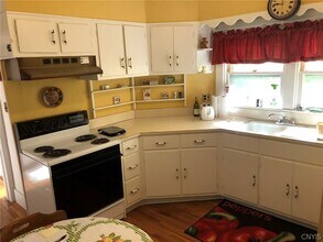 167 E Genesee St-Unit -2 in Skaneateles, NY - Building Photo - Building Photo