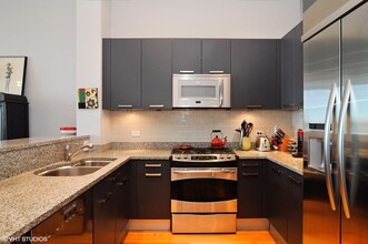 500 W Superior St in Chicago, IL - Building Photo - Building Photo