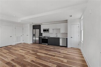 2909 Peachtree Rd-Unit -108 in Atlanta, GA - Building Photo - Building Photo