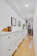 114 E 62nd St in New York, NY - Building Photo - Building Photo