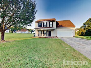 8324 Sand Hills Ct in Charlotte, NC - Building Photo - Building Photo