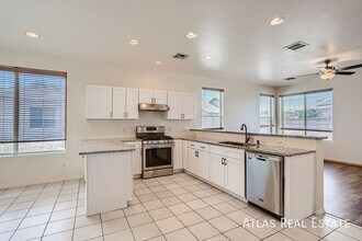 9213 N Desert Earth Pl in Tucson, AZ - Building Photo - Building Photo