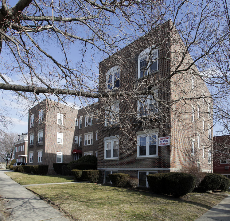 381 Ives St in Providence, RI - Building Photo