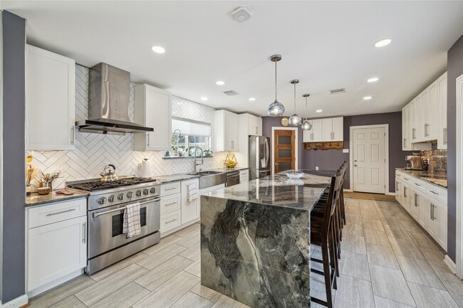 property at 701 W 32nd St