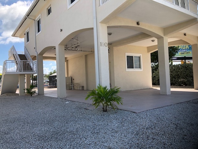 110 Bessie Rd, Unit Downstairs in Tavernier, FL - Foto de edificio