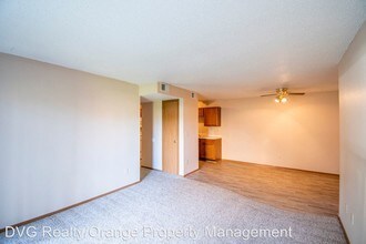107 W Gold Coast Rd in Papillion, NE - Building Photo - Building Photo