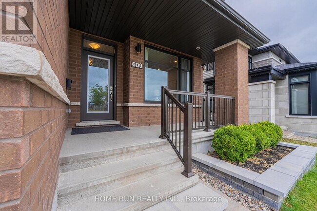 609 Triangle St in Ottawa, ON - Building Photo - Building Photo