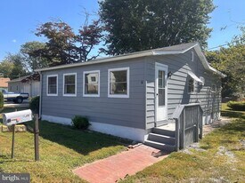 8 Drexel Dr in Pennsville Township, NJ - Building Photo