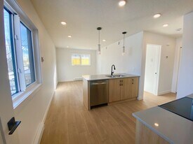 9809-9153 153 St NW in Edmonton, AB - Building Photo