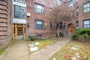 9341 222nd St in Queens Village, NY - Foto de edificio - Building Photo