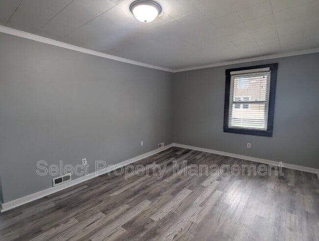2129 Thompson Ave in Fort Wayne, IN - Foto de edificio - Building Photo