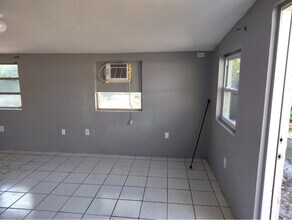 2558 Congress St in Ft. Myers, FL - Building Photo - Building Photo