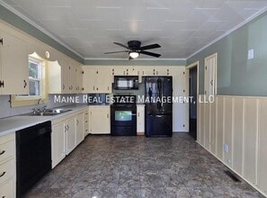 885 Minot Ave in Auburn, ME - Building Photo - Building Photo