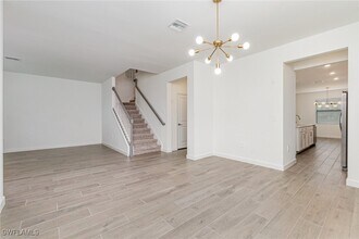 10837 Timber Creek Dr in Ft. Myers, FL - Foto de edificio - Building Photo