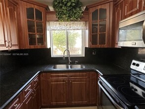 1718 N 27th Ave in Hollywood, FL - Building Photo - Building Photo