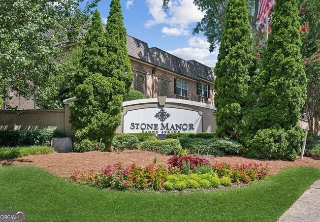 property at 6980 Roswell Rd