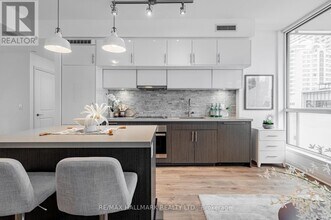 8 Mercer St in Toronto, ON - Building Photo - Building Photo