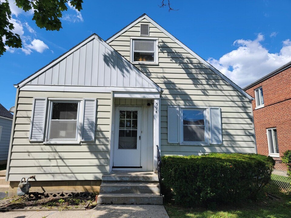 594 Chatham Rd in Columbus, OH - Building Photo