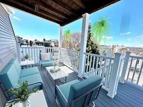 266 Lexington St, Unit 3 in Boston, MA - Foto de edificio - Building Photo