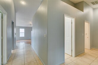 7782 Top Hat Ave in Las Vegas, NV - Foto de edificio - Building Photo