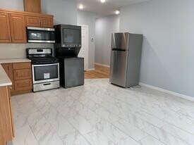 452 Mallory Ave in Jersey City, NJ - Building Photo