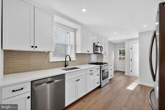 3560 New Queen St in Philadelphia, PA - Building Photo - Building Photo