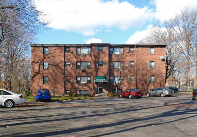 Parc West in West Hartford, CT - Foto de edificio - Building Photo