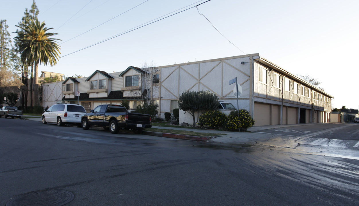 5810 Yolanda Ave in Tarzana, CA - Foto de edificio