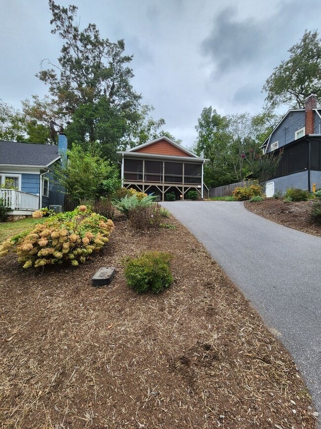 166 Laurel Loop