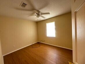 619 Elm St in New Llano, LA - Foto de edificio - Building Photo