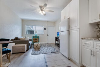 2539 S Bayshore Dr in Miami, FL - Building Photo - Building Photo