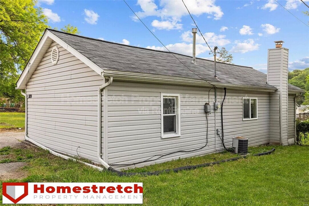 8109 Mathilda Ave in Affton, MO - Building Photo