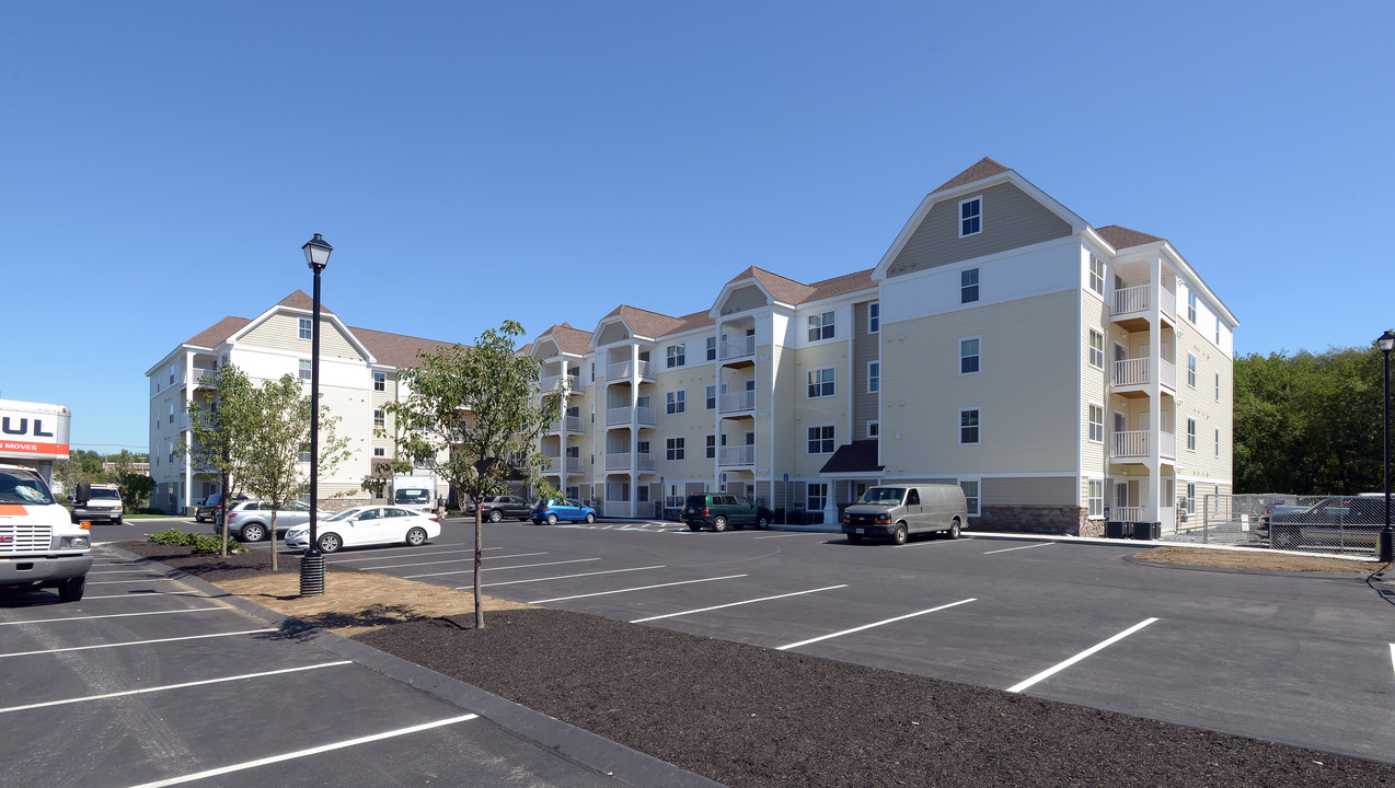 Edgewood Apartments in Plainville, MA - Foto de edificio