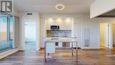 75 Canterbury Pl in Toronto, ON - Building Photo - Building Photo