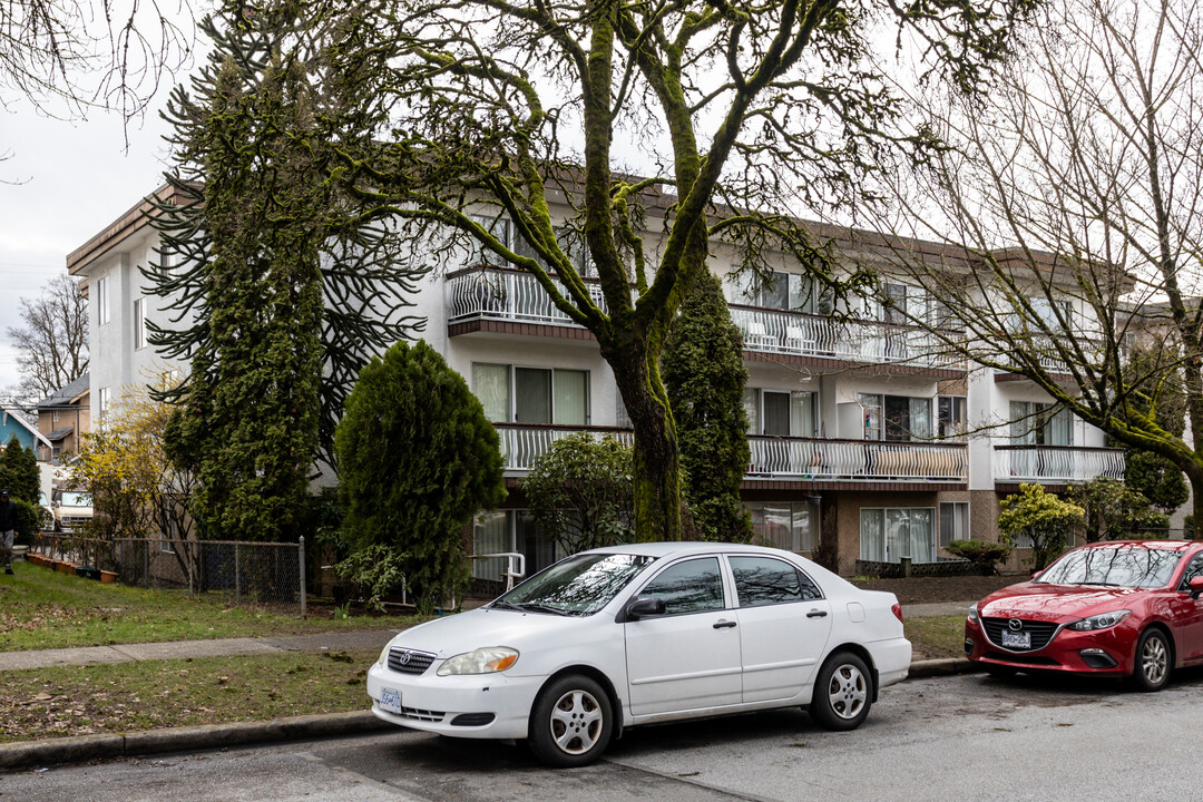 626 44th Av E in Vancouver, BC - Building Photo