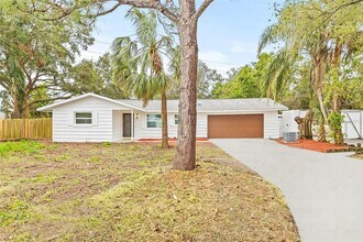 2255 S Lagoon Cir in Clearwater, FL - Building Photo - Building Photo