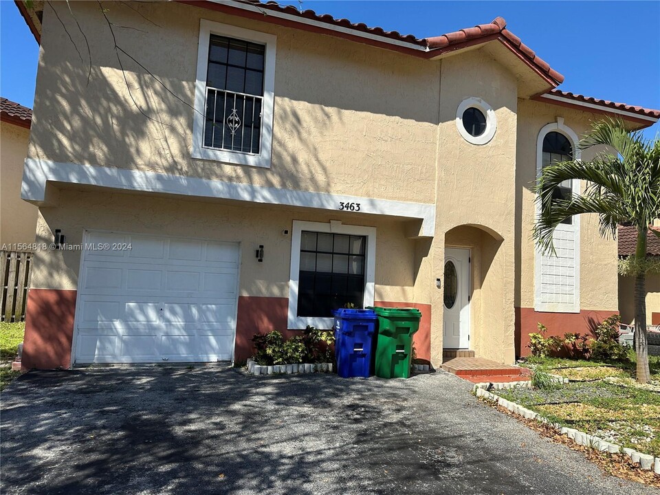 3463 Cluster Rd in Miramar, FL - Building Photo