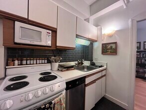 1662 Commonwealth Ave in Boston, MA - Building Photo - Building Photo