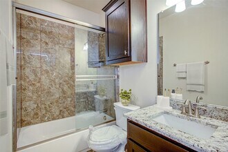 4323 Dickason Ave in Dallas, TX - Foto de edificio - Building Photo